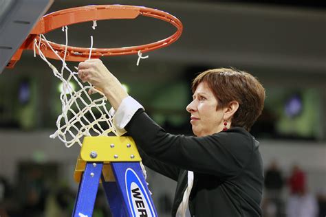 Notre Dame S Mcgraw Is Usbwa National Coach Of The Year Pickin Splinters