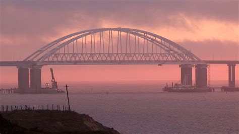 a bridge to crimea is a vital russian link and a potential ukrainian target the new york times