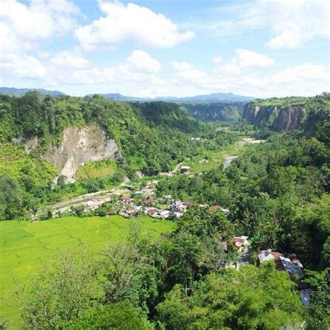 Setelah sarapan pagi langsung cek out hotel, bersiap siap meninggalkan kota bukit tinggi. Sianok canyon (Ngarai Sianok) is arguably the most ...