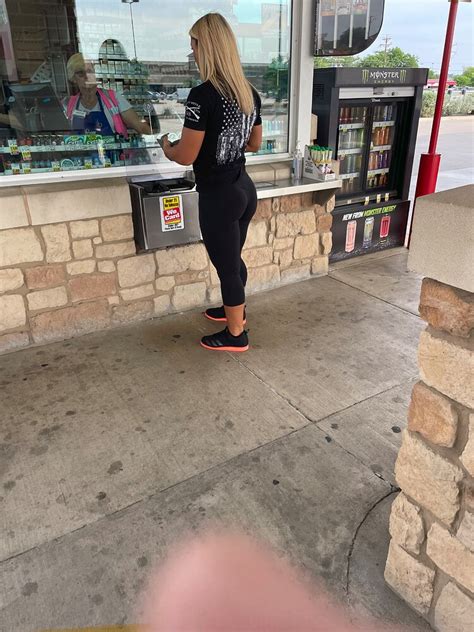 Fit Blonde At Kroger Gas Station Spandex Leggings Yoga Pants Forum