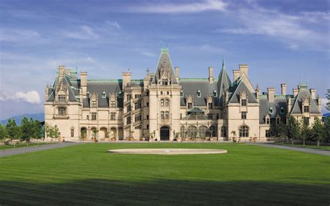 How Many Bedrooms Does The Biltmore Mansion Have