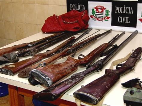 G1 Armas São Encontradas Em Sacos De Farinha Dentro De Bueiro Em Bauru Sp Notícias Em Bauru