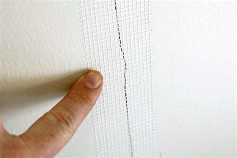 In today's video i'm going to show you how to actually repair drywall tape joints on a ceiling with fiberglass mesh tape and repair ceiling cracks on seams. How To Repair Drywall Seams In Ceiling | TcWorks.Org