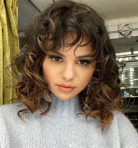 Selena Gomezs Latest Hairstyle Is Inspired By The Rachel And Weve
