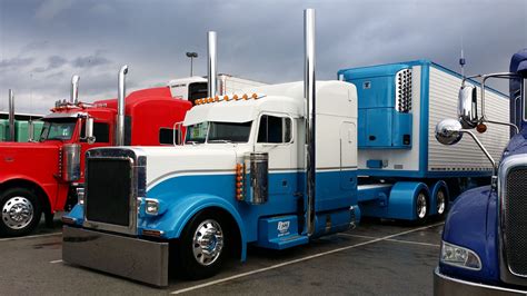 Photos Show Trucks On Display At Mid America Peterbilt Show Trucks