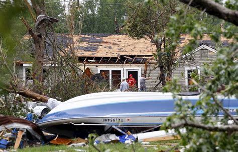 Weather Chaos In Us Midwest As 19 Tornadoes Destroy Homes