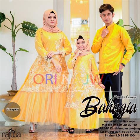 Model baju batik couple untuk pasangan muslim jika anda dan pasangan ingin tampil syar'i dengan mengenakan batik, maka batik couple muslim sangat cocok untuk dikenakan. Baju Couple Muslim Bertiga Family - Jual Baju Couple ...