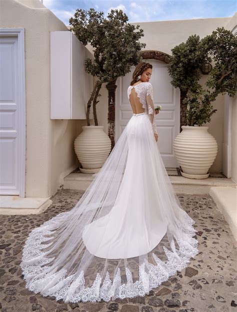 Tiffany Luxurious Wedding Dress With Removable Skirt Cocobrides