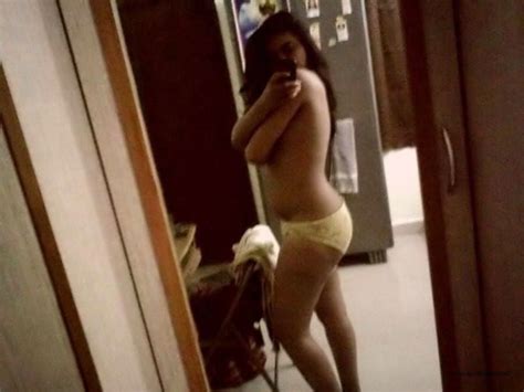 Indian Girl Showing Her Nude Body Porn Gallery