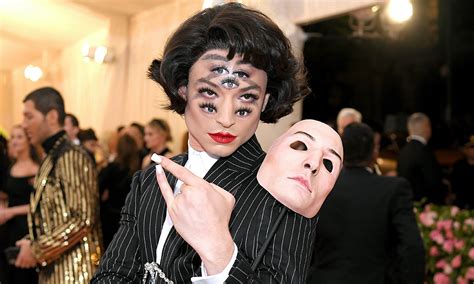 The Bathroom Selfies Were The Best Part Of The Met Gala 2017