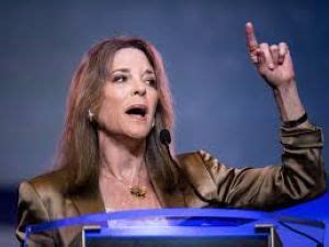 Marianne Williamson la primera precandidata demócrata en desafiar la