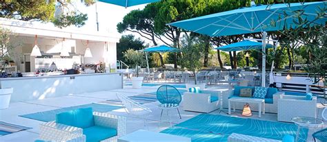 This tourist complex is very appreciated by people who want a fun and relaxing holiday in the company of family or friends. Malibu Beach, Gourmet-Weingastronomie in der Urban Art Oasis