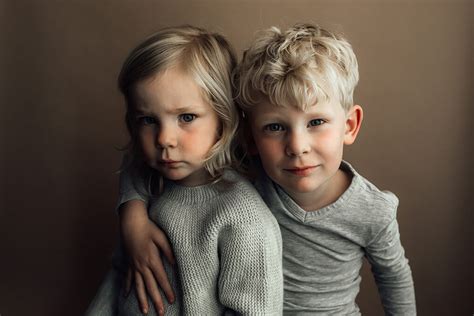 Kinderportret Broer En Zus Samen Op De Foto Malou Peters Fotografie
