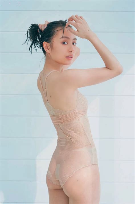 内田理央写真集PEACH GIRL水も滴るセクシーな濡れベージュカットが公開 UNIVERSAL PRESSユニバーサルプレス
