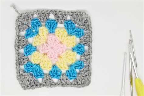 How To Crochet Traditional Granny Square
