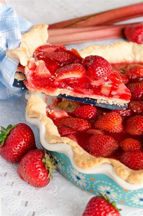 Easy Strawberry Rhubarb Pie • The Goldilocks Kitchen