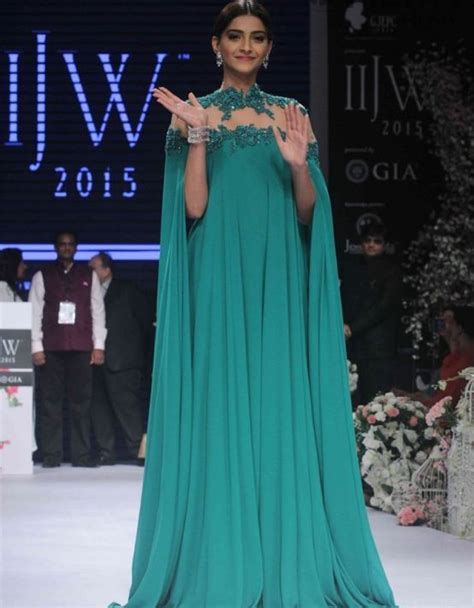 sonam kapoor hot backless photos in green gown at india international jewellery week 2015
