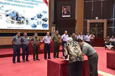 Markas Besar Tentara Nasional Indonesia Menandatangani 73 Kontrak Barang Dan Jasa Pada 2020