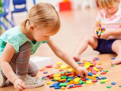 A partir de los 3 años a esta edad se pueden empezar a trabajar habilidades a través de. Juegos de Mesa para Niños hasta 2 Años - Importante elección
