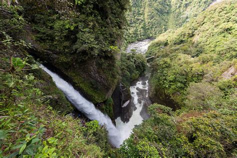 Der Wasserfall Von Pailon Del Diablo Bild Kaufen 71302682 Lookphotos