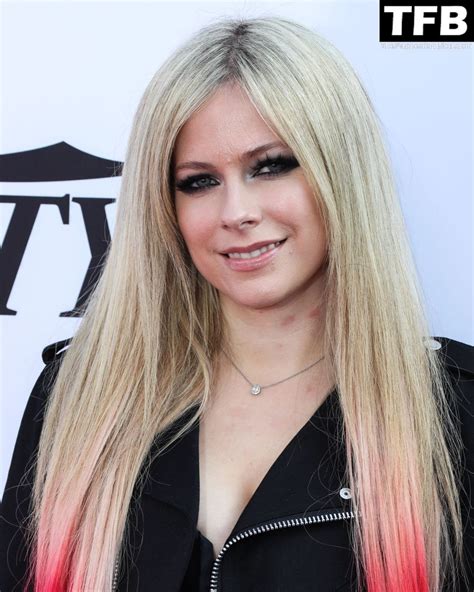 avril lavigne flaunts her sexy boobs at variety s 2021 music hitmakers brunch in la 80 photos
