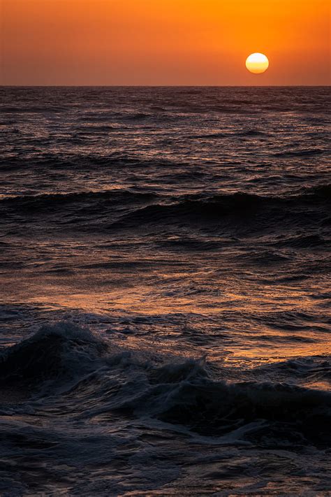 Ocean Waves Crashing On Shore During Sunset Hd Phone Wallpaper Peakpx
