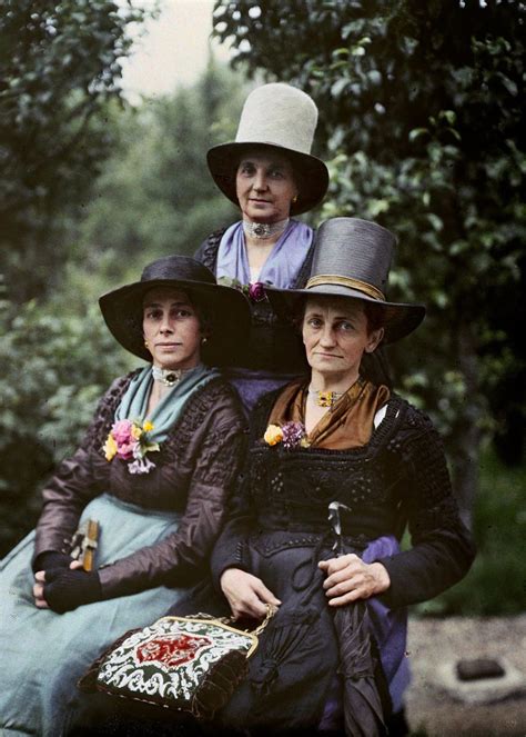 Stunning Autochrome Photos Of Women Posing In Their Traditional