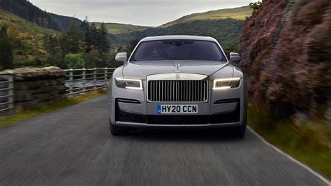 Silver Rolls Royce Ghost 2020 4k 5k Hd Cars Wallpapers Hd Wallpapers