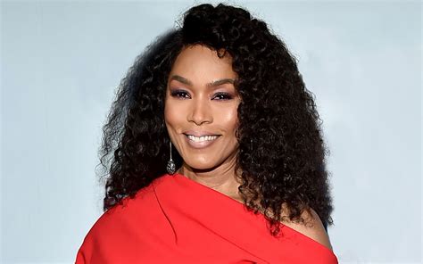 Angela bassett backs chris rock amid #oscarssowhite controversy: Angela Bassett Opens Up About Film Roles Written for Women and Why New Platforms Matter