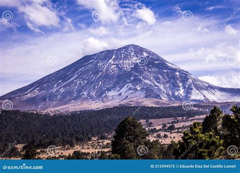 Volcanes Popocatepetl E Iztaccihuatl En México Imagen De Archivo