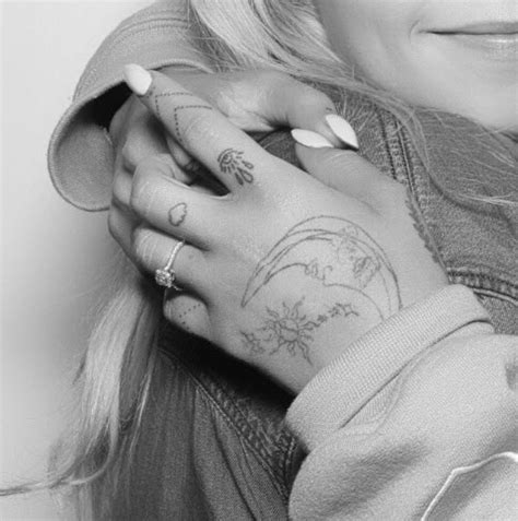Share 77 Ariana Grande Finger Tattoos Latest Esthdonghoadian