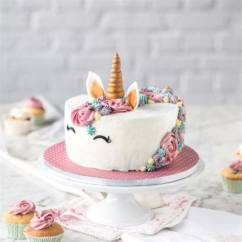 Maybe you would like to learn more about one of these? Zauberhafte Einhorntorte | Rezept | Fondant selber machen ...