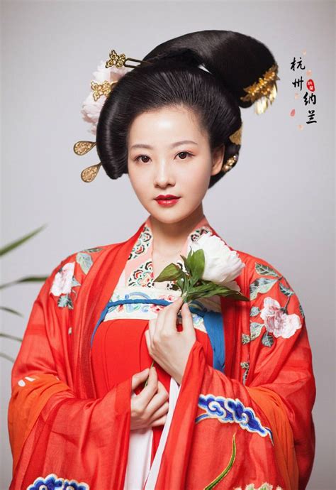Traditional Chinese Hanfu In Tang Dynasty Style By 纳兰工作室 Chinese