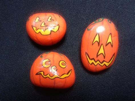 Halloween Rock Painting Design Ideas ~ Easy Arts And Crafts Ideas