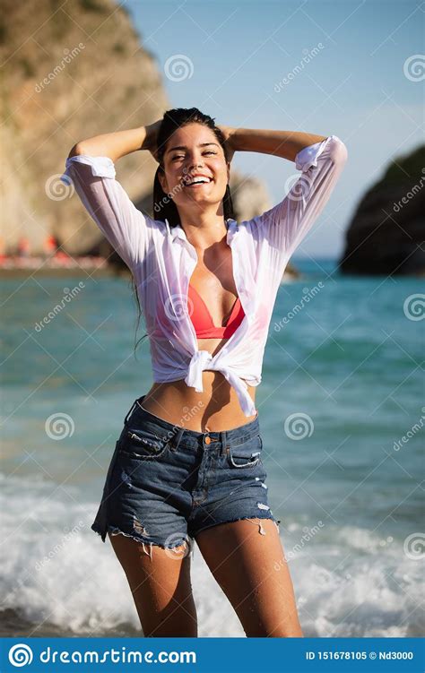 Lato Portret Seksowna Zmys Owa Kobieta Pozuje W Bikini Obraz Stock