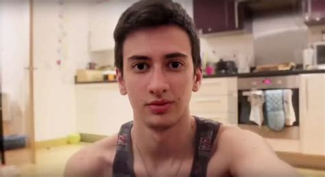Transgender Man Took Selfies Every Day For Three Years To Document The Journey Of His Transition