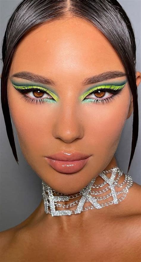 35 Cool Makeup Looks Thatll Blow Your Mind Neon Green And Green