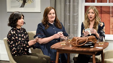 Watch Saturday Night Live Highlight Girlfriends Game Night Nbc Com