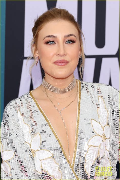 Maddie And Tae S Maddie Marlow Gives Most Emotional Speech Of The Night At Cmt Music Awards 2022