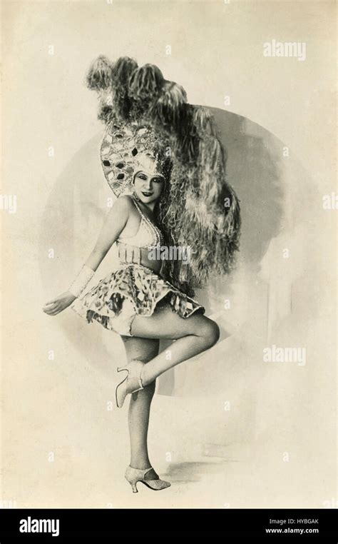 Eccentrica Italian Burlesque Dancer Stock Photo Alamy