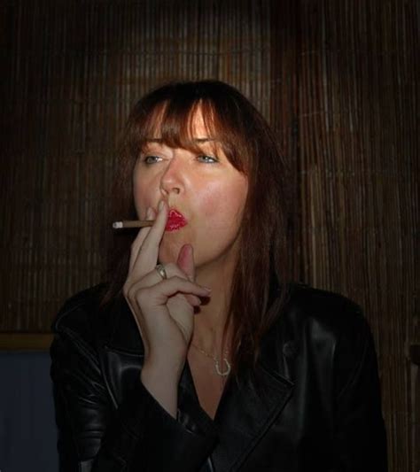 Pin By Warten Sensen On Leather Smoking Ladies Sexy Smoking Smoking Ladies Dublin City