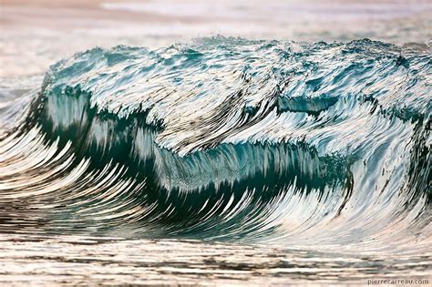 92 Majestic Wave Photos That Capture The Beauty Of Breaking Waves No