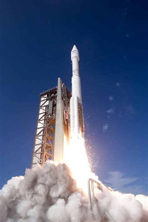 Photos Atlas V Blasts Off With High Speed Internet Satellite Atlas V
