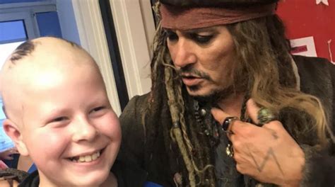 Johnny Depp Se Viste Como Jack Sparrow Y Sorprende A Niños Con Cáncer