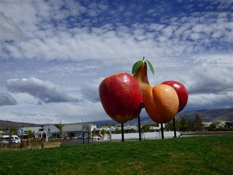 Cromwell Fruit Sculpture New Zealand Top Tips Before You Go With