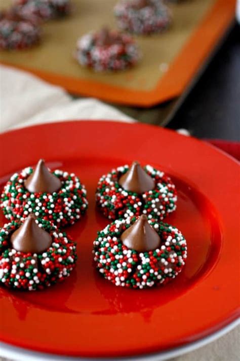 The best thing about this particular cookie recipe is that you can use whatever kind of hershey's kiss strikes your fancy — this rendition calls for hershey's kisses with caramel, but any. Hershey Kisses Christmas Cookies - Chocolate-Filled Snowballs - The 10 Days of Vintage ... : I ...
