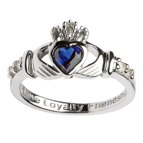 Organiza tu boda donde y cuando quieras. 20 anillos de compromiso sin diamante que te cautivarán