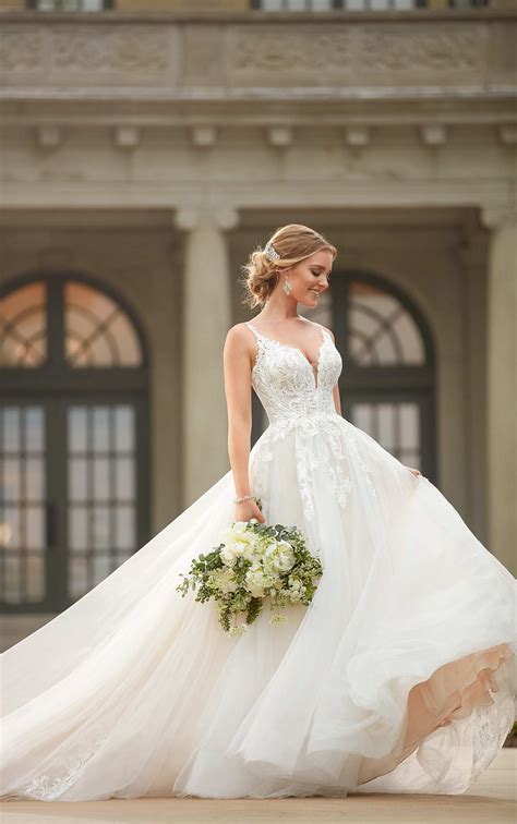 • best wedding app with high quality wedding dress design ideas app features a complete guide to all gowns styles and design in. Say Hello to 2020: Wedding Dress Designer Stella York ...