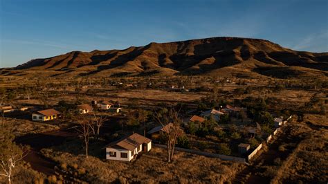 The Last Days of an Outback Town Where Every Breath Can Be Toxic - The