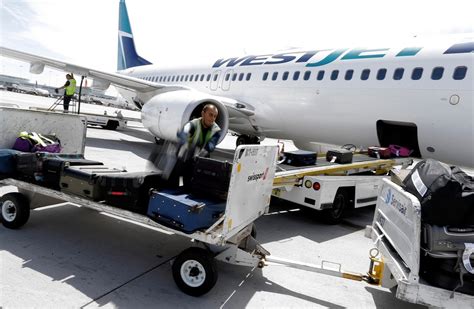Baggage Claim Airlines Are Winning The War On Lost Luggage Wsj